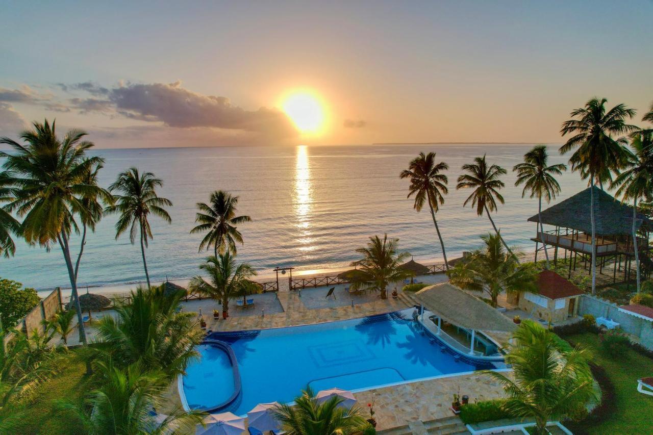 Sunny Palms Beach Bungalows Uroa Eksteriør billede