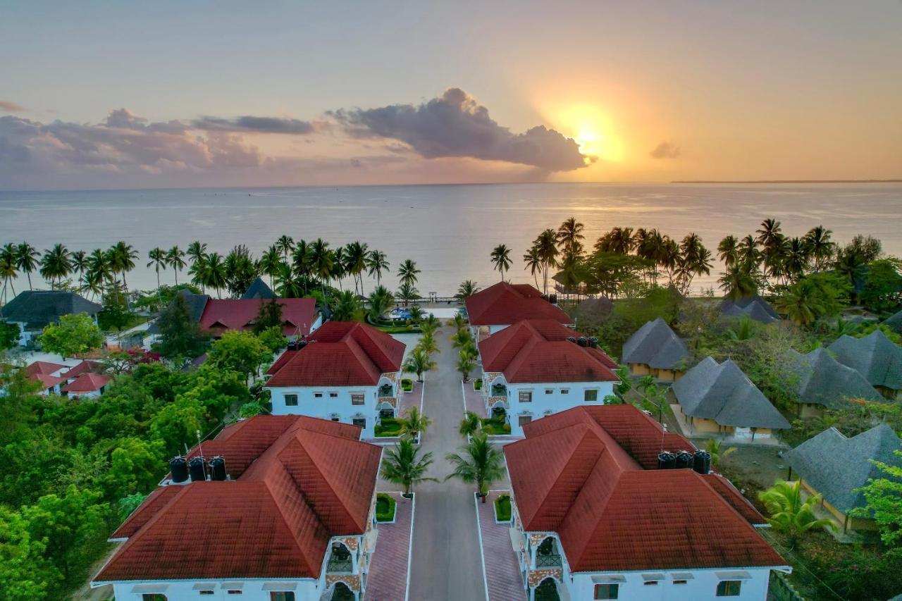 Sunny Palms Beach Bungalows Uroa Eksteriør billede